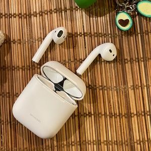 Apple AirPods 2nd Generation + 3 Cases